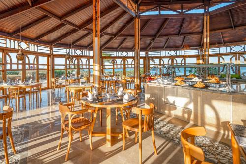 Restaurant, The Three Corners Equinox Beach Resort in Qesm Marsa Alam