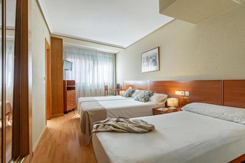 3 twin beds