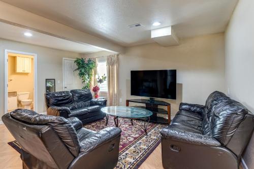6 Mi to Cherry Creek SP! Family Home in Suburbs in Tallyn's Reach