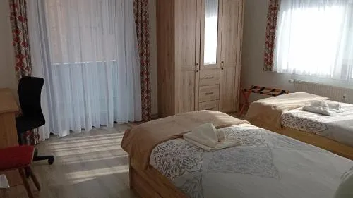 RJS Lambach GbR, Ferienwohnung am Dorfplatz in Waldkappel, Deutschland