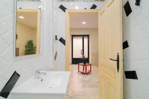 Fuerza de un Oso y elegancia en un solo espacio in لافابيز