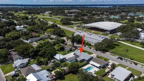 Spacious Home Sleeps 16 - Private Pool Near IMG in Palmetto