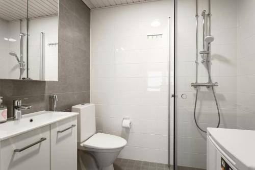 Bathroom, Convenient Apartment for 4 with Sauna in Henttaa