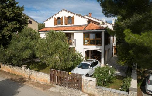 Cozy Apartment In Mali Losinj With Wifi - Location saisonnière - Mali Lošinj