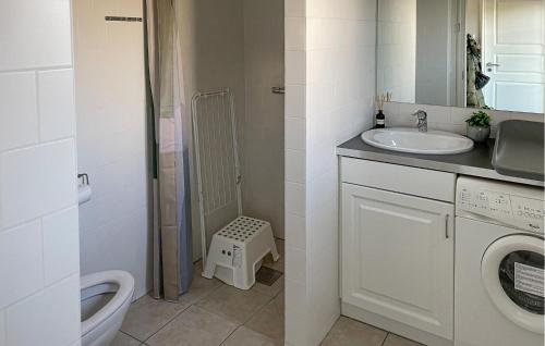 Bany, Nice Home In Gjern With Sauna in Gjern