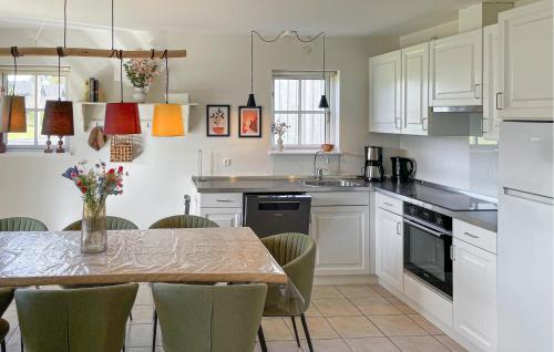 cuina, Nice Home In Gjern With Sauna in Gjern