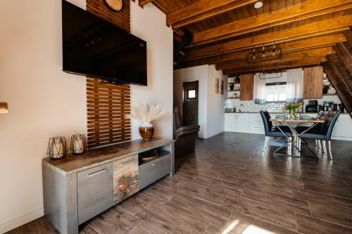 Căsuța de După Deal, Ponor (Casuta de Dupa Deal, Ponor) in Valea Manastirii