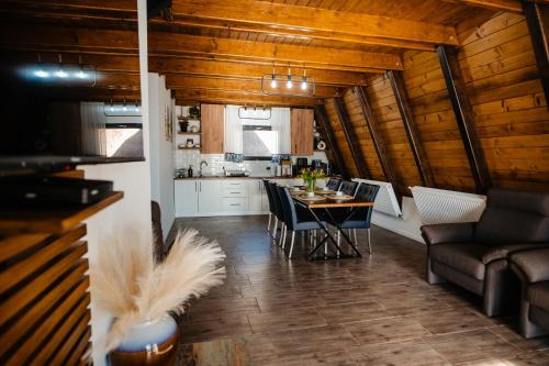 Căsuța de După Deal, Ponor (Casuta de Dupa Deal, Ponor) in Valea Manastirii