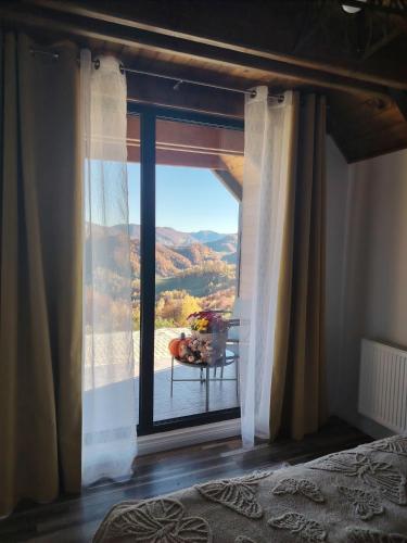 Căsuța de După Deal, Ponor (Casuta de Dupa Deal, Ponor) in Valea Manastirii