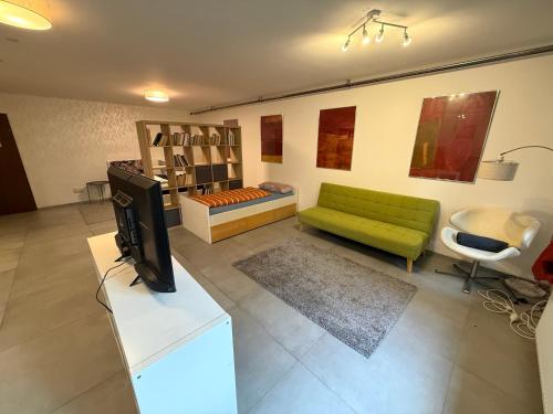 Helle Kellerwohnung im Grünen mit Sauna in Köln, Deutschland