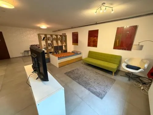 Helle Kellerwohnung im Grünen mit Sauna in Köln, Deutschland