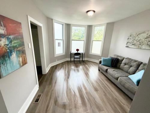 Beautiful Home Near Downtwon - Free Parking! in Grand Boulevard