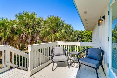 Walk to Wabasso Beach Home with Hot Tub and Bikes in Wabasso Beach (FL)