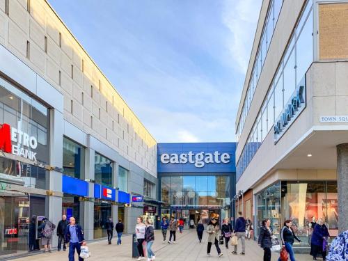 Bright 2BR Terrace in Basildon, Garden and Amenities in 聖馬丁