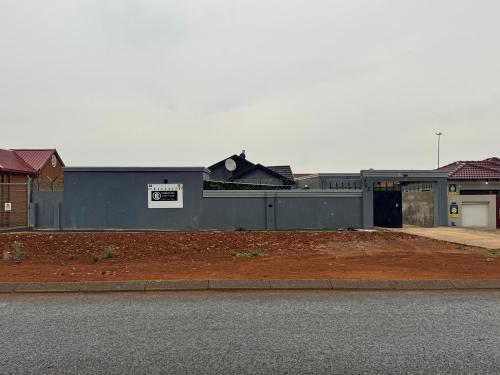 Tseleng Guest House in Katlehong