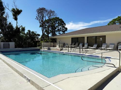 Forest Park – Pool, Tennis & Coastal Charm in Grove City (FL)