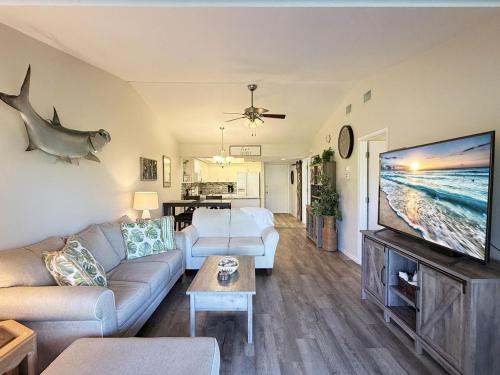 Forest Park – Pool, Tennis & Coastal Charm in Grove City (FL)