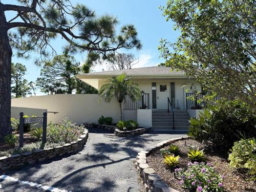 Forest Park – Pool, Tennis & Coastal Charm in Grove City (FL)