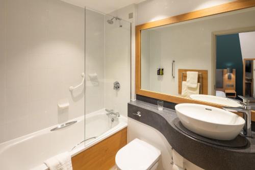 room detail thumbnail 2