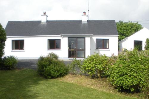 Elm Cottage Sleeps 6 with Private Garden in Knock
