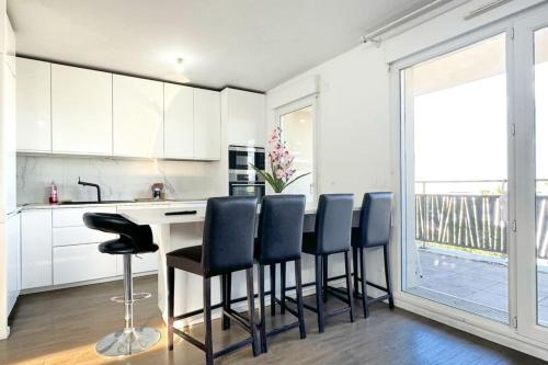 Spacieux F5 aux portes Paris confort et proximité - Location saisonnière - La Courneuve