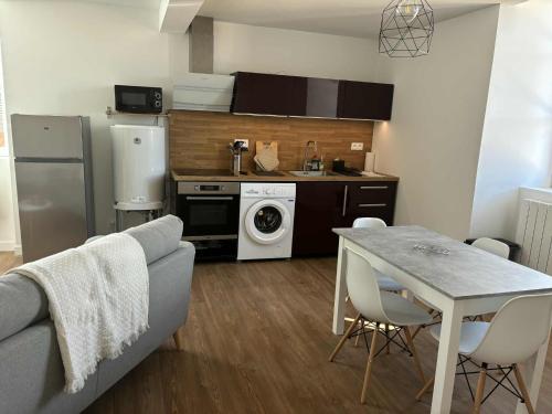 Appartement moderne proche de l'autoroute in Combronde