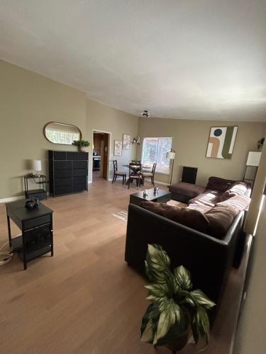 Spacious Fully Furnished 3BR Fully Fenced Home – khách sạn tại University