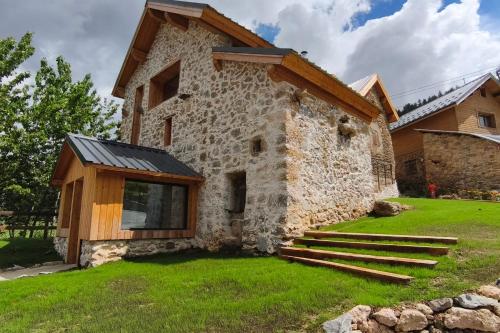 Beautiful renovated chalet at the foot of the Roubion slopes gîte à louer Roubion