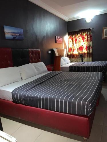 Pulville Boulevard Hotel – Lagos, NY