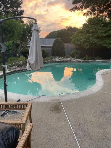 Exquisite 1 Bedroom Suite Charming W Private Entry in ฟรามิงแฮม (MA)