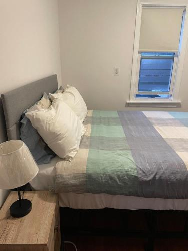 Exquisite 1 Bedroom Suite Charming W Private Entry in ฟรามิงแฮม (MA)