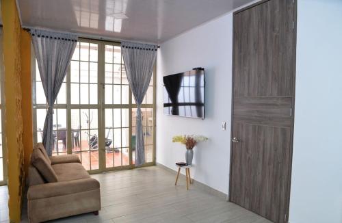 Casa jardin completa con parqueadero privado