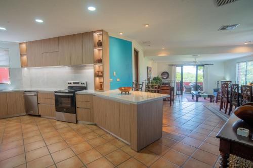 Kitchen, Bright and cozy 3BR Condo - Bougainvillea - Reserva Conchal Golf Resort in Playa Conchal