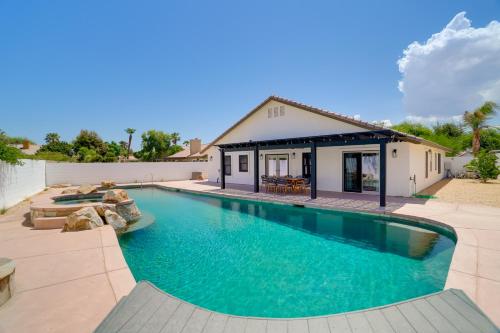 Private Pool and Community Park La Quinta Oasis