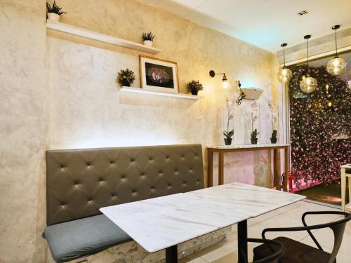 Restaurant, Eco Roomy Hotel near Chan Sow Lin MRT Station