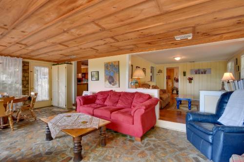 Mountain Cottage with Views Near Tail of the Dragon! near Cherokee Bear Zoo