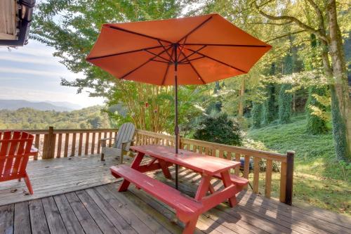 Mountain Cottage with Views Near Tail of the Dragon! near Cherokee Bear Zoo
