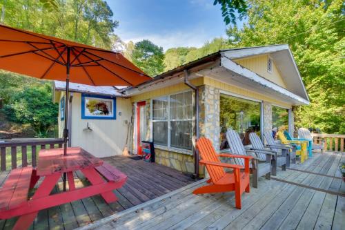 Mountain Cottage with Views Near Tail of the Dragon! near Cherokee Bear Zoo