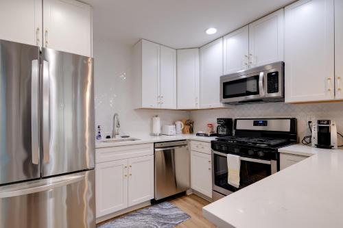 Alexandria Townhome in Upcoming Neighborhood! in Alexandria, USA