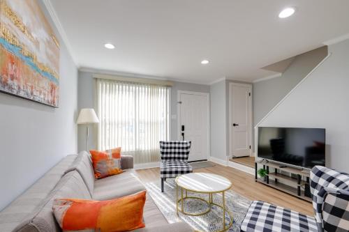 Alexandria Townhome in Upcoming Neighborhood! in Alexandria, USA