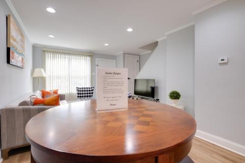 Alexandria Townhome in Upcoming Neighborhood! in Alexandria, USA