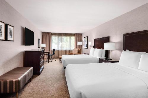 Silver Cloud Hotel - Bellevue Room Type - Queen Room with Two Queen Beds - Disability Access/Non-Smoking