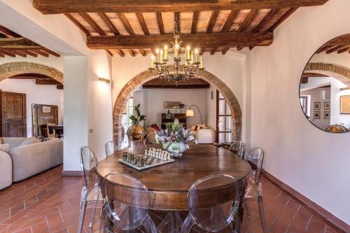 400 négyzetméteres, 9 hálószobás Villa 5 fürdőszobával Terricciola területén (AwesHome - Villa San Martino) in Chianni