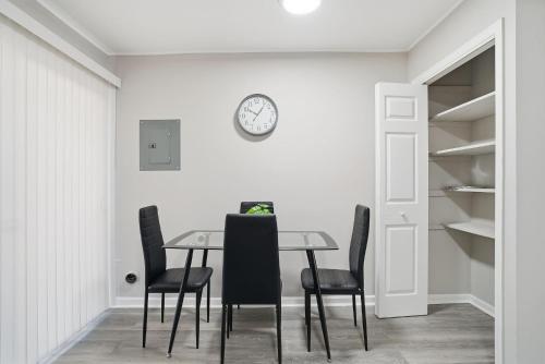 Wyndham Hills Retreat Stylish & Serene Stay in Forest Park