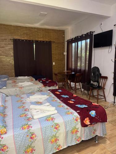 1 double bed, 2 twin beds