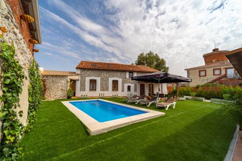 Viesnīcas āriene, La Casa de Mi Madre casa rural con piscina in La Parrilla
