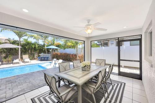 NEW Magnolia Manor 4 bdrm | Private Pool | Vanderbilt Beach & Mercato - image 5