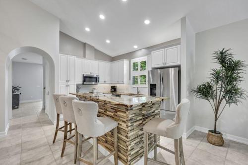 New Coastal Retreat – 4BR/3BA with Private Pool Near Vanderbilt Beach - image 4