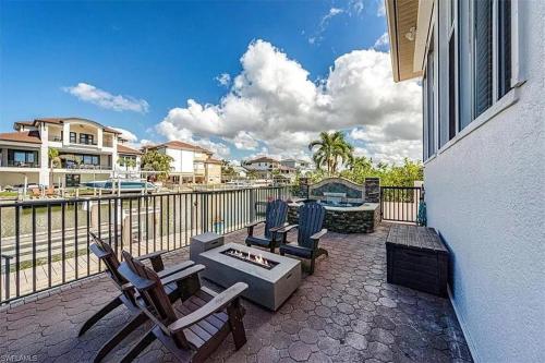 Waterfront Retreat- Pool & Spa walk to beach - image 3