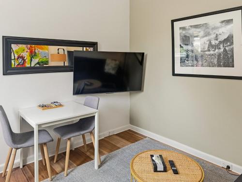 Charming 1 bedroom park adjacent. city 5 minutes - image 8